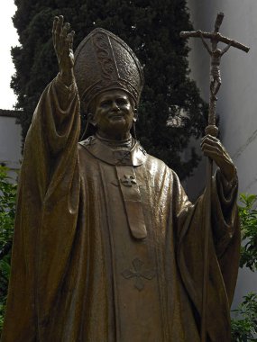 Seville (İspanya). Heykel Seville tarihi merkezi John Paul II
