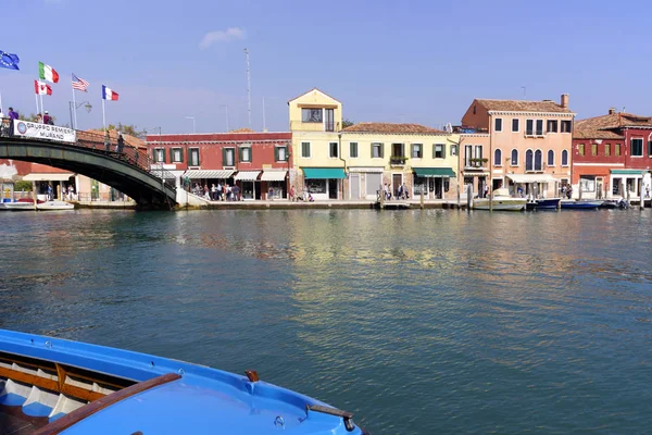 ムラーノ (ヴェネツィア) イタリア。ムラーノ島の橋 — ストック写真