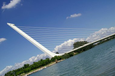 Sevilla (Ispanya). Sevilla kentinde Puente del Alamillo