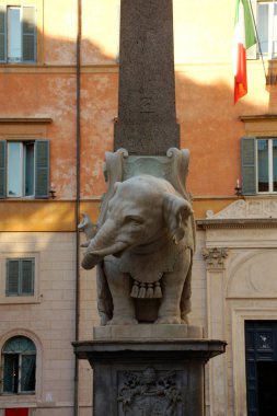 Roma (İtalya). Piazza della Minerva'nın tarihi şehir merkezi Roma Bernini'nin fil.
