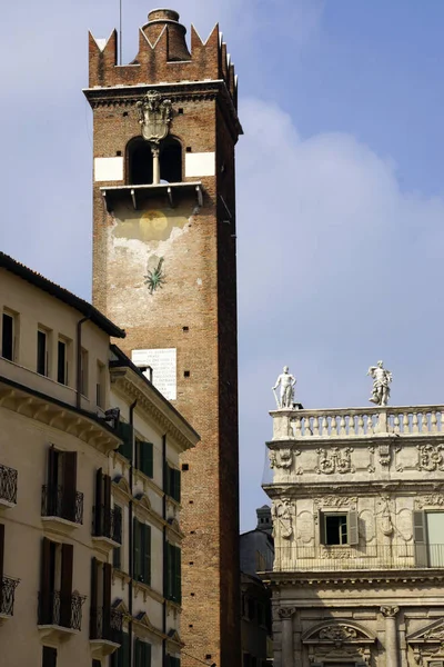Verona Italien Torreon Bredvid Palace Manfeei Torget Hiervas Staden Verona — Stockfoto