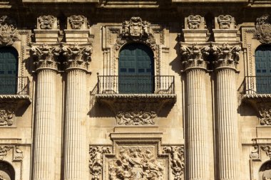 Jaen (İspanya). Jaen Katedrali ve Barok cephe detay.
