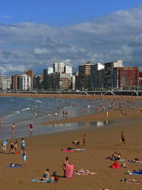 Gijon (İspanya). Gijón şehir San Lorenzo beach