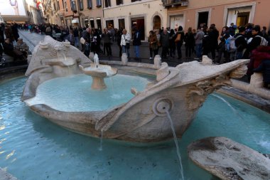 Roma (İtalya). Fontana della Barcaccia Roma şehrinin İspanya Plaza