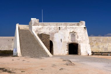 Sagres (Portekiz). Erişim setin içinde Portekizce Algarve'deki/daki oteller Fortaleza de Sagres savunma kalesi için.