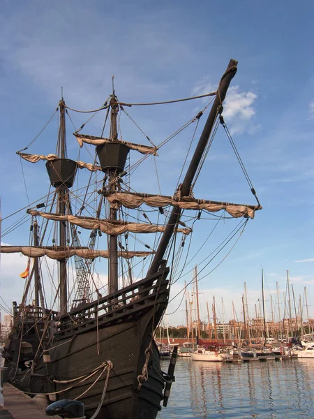 巴塞罗那 西班牙 停泊在巴塞罗那港口的帆船 — 图库照片