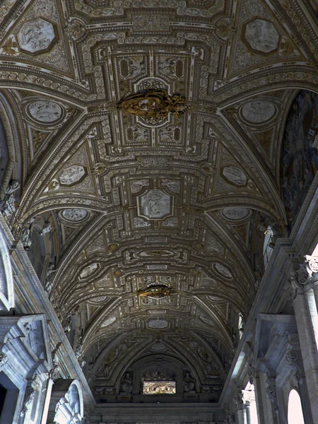 Estado Cidade Vaticano Itália Teto Dentro Acesso Basílica São Pedro — Fotografia de Stock