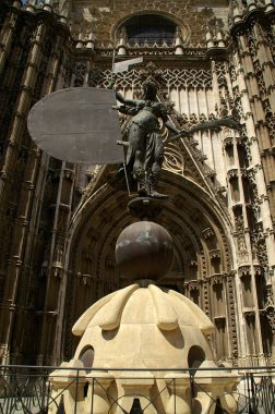 Seville (İspanya). Sevilla Katedrali dışında Giraldillo kopyası