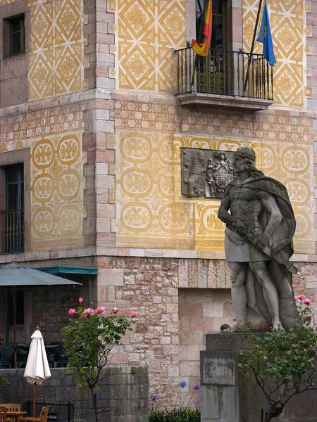 Cangas Onis Asturie Spagna Monumento Don Pelayo Nella Città Cangas — Foto Stock