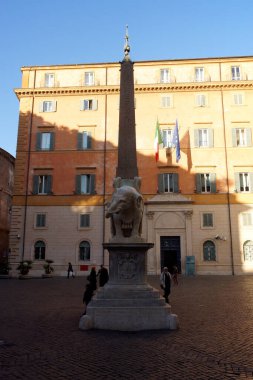 Roma (İtalya). Roma şehrinin tarihi merkezinde Obelisk della Minerva