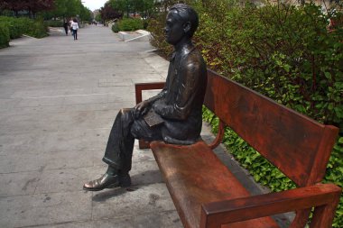 Granada (İspanya). Şair Federico Garcia Lorca Granada şehir içinde büstü.