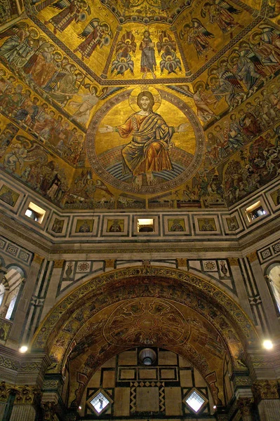 フィレンツェ イタリア フィレンツェの歴史的中心部にある聖ヨハネの洗礼堂のドームの中で — ストック写真