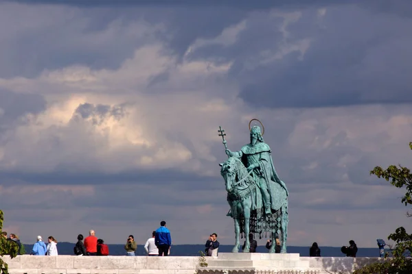 Budapest Hungría Escultura Del Rey San Esteban Junto Bastión Del —  Fotos de Stock