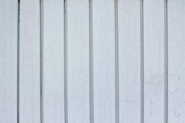 Mur blanc de planches en bois colorées . — Photo
