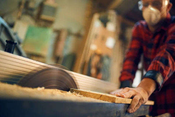 Carpenter at work at his workshop — Stock Photo, Image