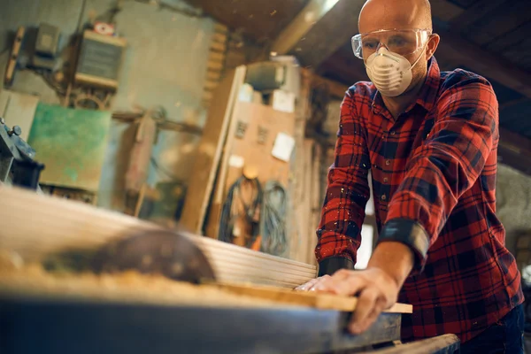Carpenter at work at his workshop — Stock Photo, Image