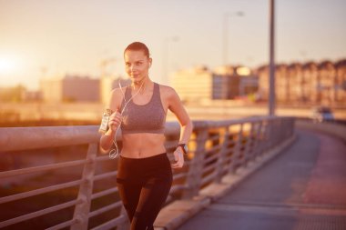 kadın çalışan açık