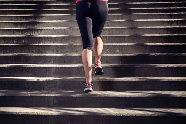 Young woman running — Stock Photo, Image