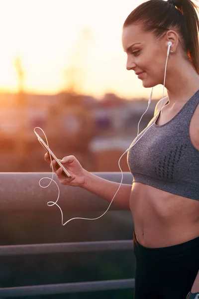 Woman running outdoor — Stock Photo, Image