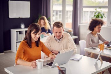 gençlerin modern ofis 