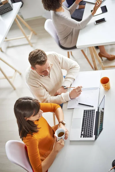 Businesspeople working in modern office — Stock Photo, Image