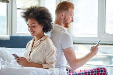 cep telefonunu kullanarak çift 