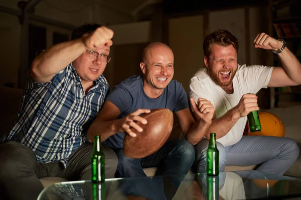 Men watching soccer — Stock Photo, Image