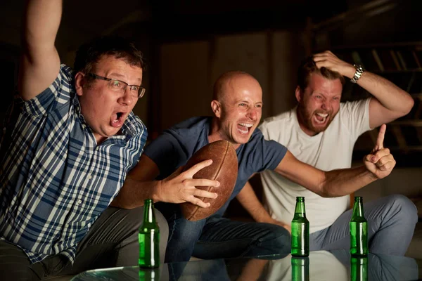 Men watching soccer — Stock Photo, Image