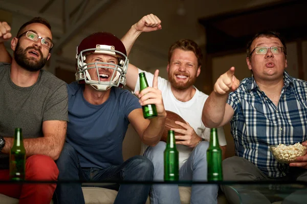 Men watching american footbal — Stock Photo, Image