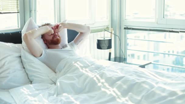 Young man stretching in bed — Stock Video