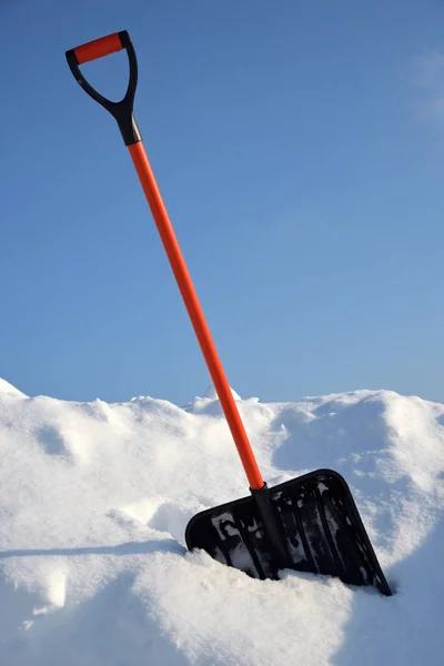 Shovel Snow Blue Sky Background — Stock Photo, Image