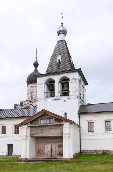 Ferapontov Manastırı 'nın çan kulesi 1398 yılında Aziz Ferapont tarafından kurulmuş, Ferapontovo köyü, Vologda bölgesi, Rusya