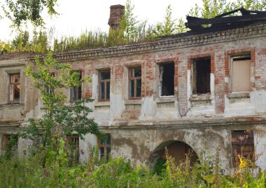 Restorasyondan önce Brick Skaretnikov 'un evi. 18. yüzyılın sonu. Rostov, Yaroslavl bölgesi, Rusya 'nın en eski şehir ve turizm merkezlerinden biri.