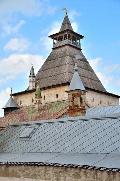 Wood Burning Tower Rostov Kremlin Rostov One Oldest Town Tourist — Stock Photo, Image