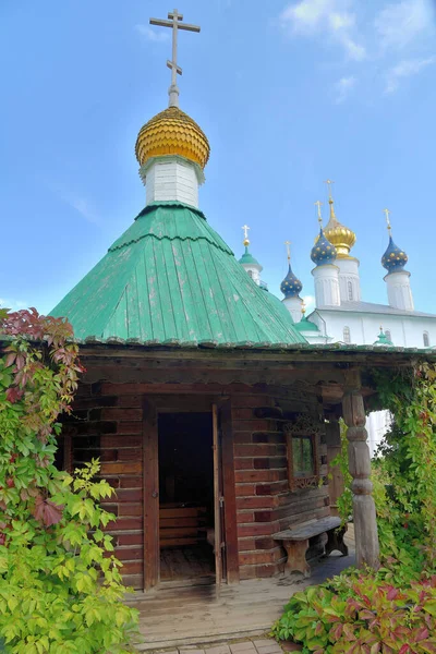 Capela Deasupra Sursei Apă Mănăstirii Iacov Din Spaso Yakovlevsky Mănăstirea — Fotografie, imagine de stoc