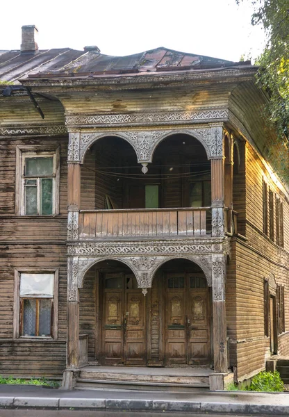 Starożytny Rzeźbiony Drewniany Dwupiętrowy Dom Balkonem Wołogda Rosja — Zdjęcie stockowe