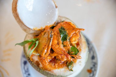 karides ve Hindistan cevizi kalamar