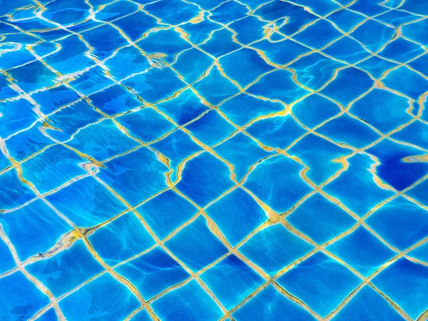 Kék víz hullámzott medence — Stock Fotó