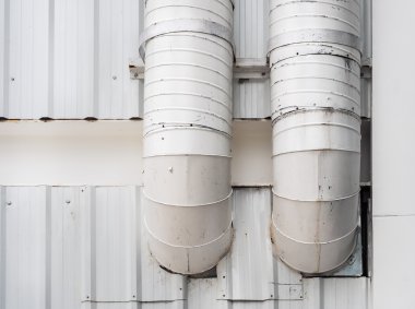 Mutfaktan dışarı duman için beyaz baca