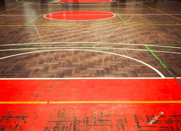 Quadra de parquet esporte concreto no esporte Hall — Fotografia de Stock