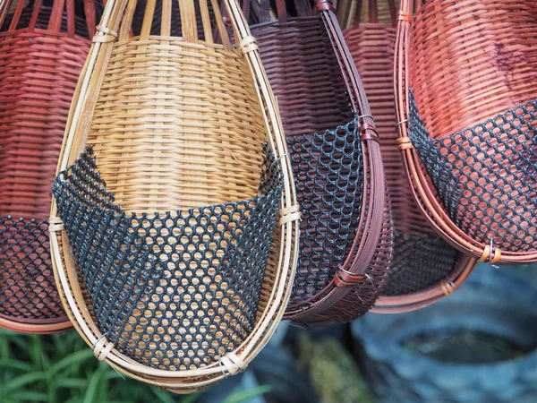 Suporte de cesta de malha artesanal para arbustos — Fotografia de Stock
