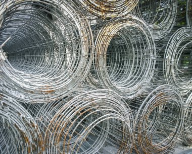 Demir tel çit doku bir depoda