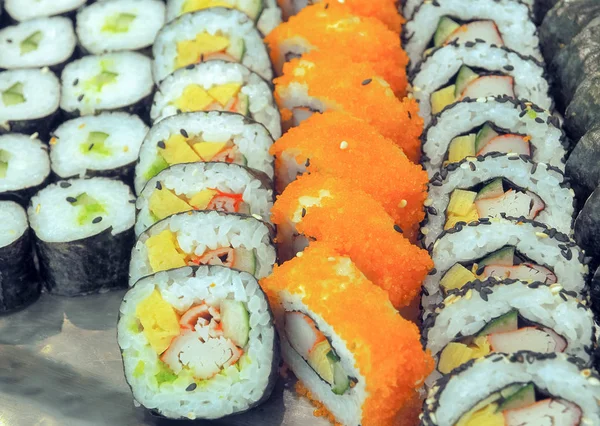 Çeşitli Sushi maki rulo