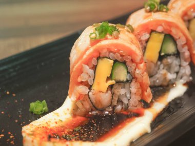 Somon suşi roll maki, Japon mutfağı