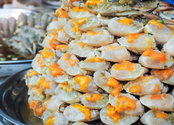 魚介類の市場で卵馬カニ — ストック写真