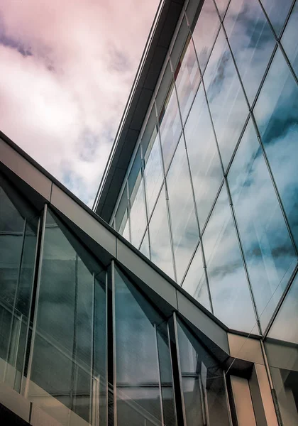 Reflection of sky on modern glass building — Stock Photo, Image