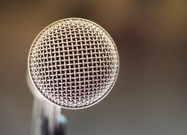 Mikrofon karaoke oda veya toplantı odasına yakın çekim
