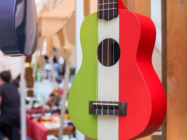 Colorido de uculele havaiano guitarra — Fotografia de Stock