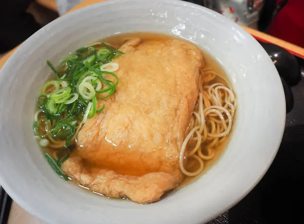 Macarrão japonês Soba ramen com tofu frito — Fotografia de Stock