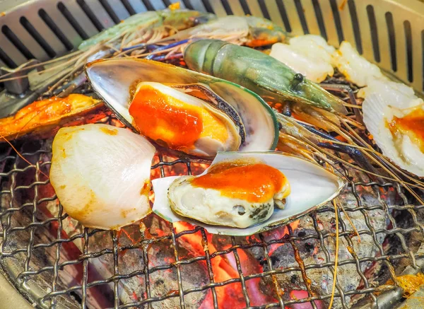 Griller les fruits de mer sur le poêle — Photo